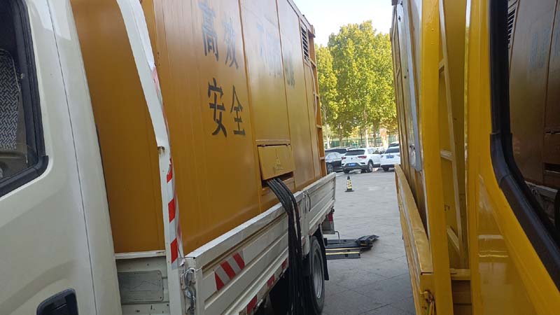 镇巴如何判断柴油发电机组和UPS电源的切换时间是否符合要求？
