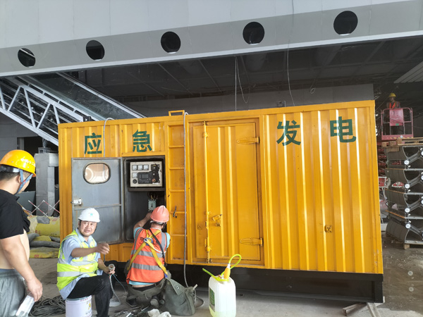 镇巴怎样判断空气滤清器是否需要更换？